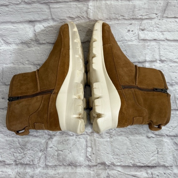 UGG Palomar Waterproof Boots womens size 11
Chestnut side zip up - Picture 10 of 11